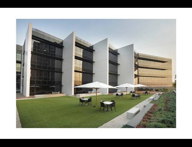 5,554M² BUSINESS CENTRE FOR SALE IN MORNINGSIDE
